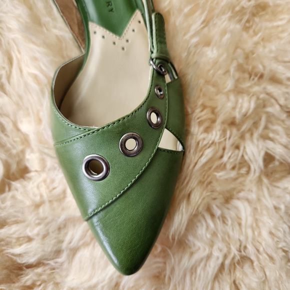 Chinese Laundry Rochelle Flats Teacup Heel Green Leather Women’s  NEW - Picture 3 of 7